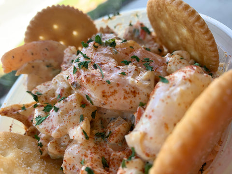 Seafood  pasta salad with crackers